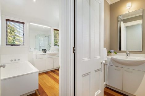 Photo of property in 6 Glade Place, Birkenhead, Auckland, 0626