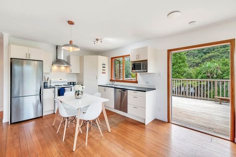 Photo of property in 21 Birdwood Road, Swanson, Auckland, 0612