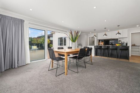 Photo of property in 10 Weatherdeck Close, Whitby, Porirua, 5024