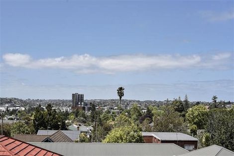 Photo of property in 2/10 Rewa Street, New Lynn, Auckland, 0600