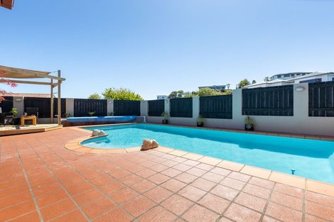 Photo of property in 11 Shelter Grove, Frankleigh Park, New Plymouth, 4310