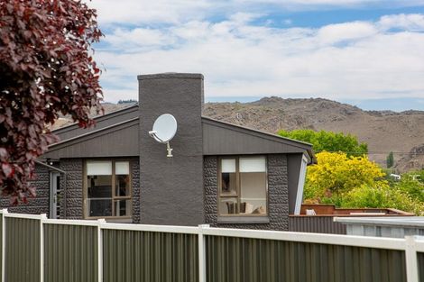 Photo of property in 2 Royal Terrace, Alexandra, 9320