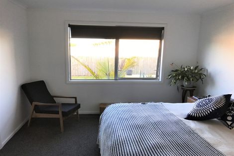 Photo of property in 19 Roto View, One Tree Point, 0118