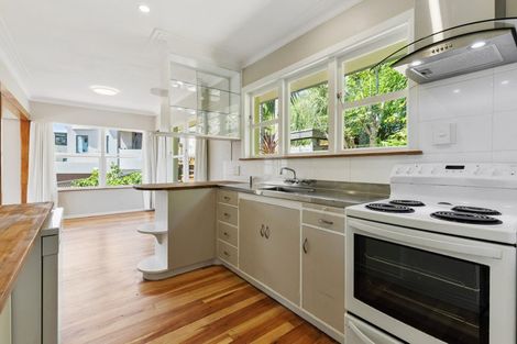 Photo of property in 11 Luke Place, Eastern Beach, Auckland, 2012
