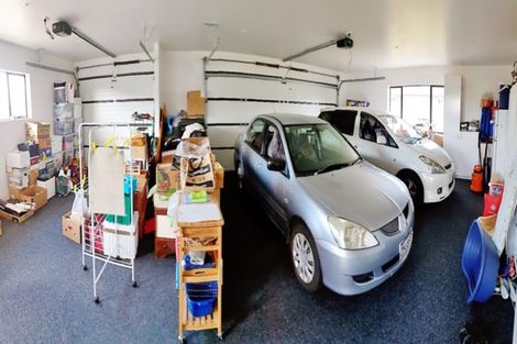 Photo of property in 28 Kilmacrennan Drive, Rosehill, Papakura, 2113