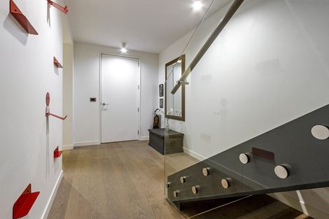 Photo of property in 21 Ocean View Road, Milford, Auckland, 0620