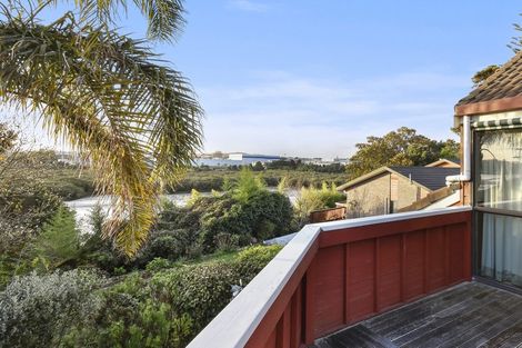 Photo of property in 16 Shepherds Road, Papakura, 2110