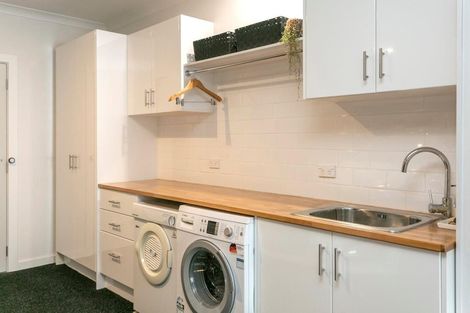 Photo of property in 98 Loch Views Road, Acacia Bay, Taupo, 3385