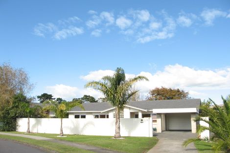 Photo of property in 8 Oliver Twist Avenue, Mellons Bay, Auckland, 2014