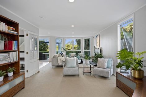 Photo of property in 6a Terrylyn Drive, Hillcrest, Auckland, 0627