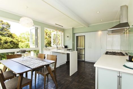 Photo of property in 39 Lyons Avenue, Murrays Bay, Auckland, 0630