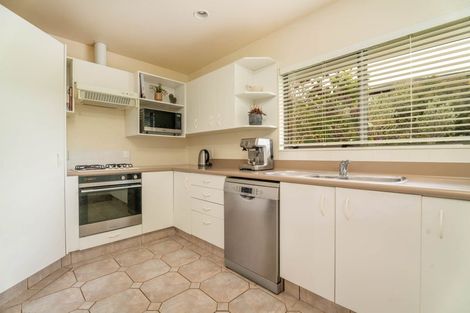 Photo of property in 2 Myers Grove, Churton Park, Wellington, 6037
