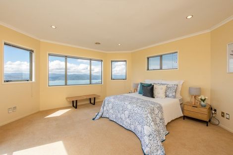Photo of property in 42 Dress Circle, Newlands, Wellington, 6037