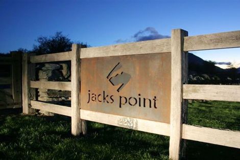 Photo of property in 35 Cunninghams Drive, Jacks Point, Queenstown, 9371