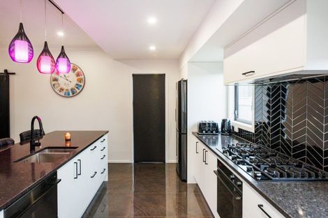 Photo of property in 12 Ivy Lane, Kelvin Grove, Palmerston North, 4414