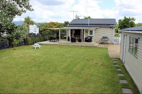 Photo of property in 27 Oxford Street, Fairfield, Hamilton, 3214