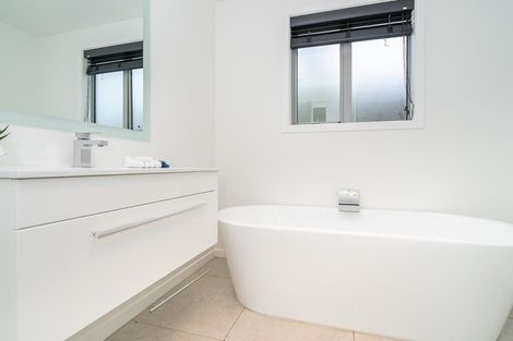 Photo of property in 15 Reeves Street, Green Island, Dunedin, 9018