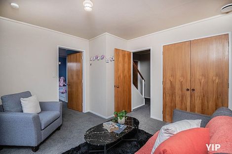 Photo of property in 52 Colchester Crescent, Newlands, Wellington, 6037