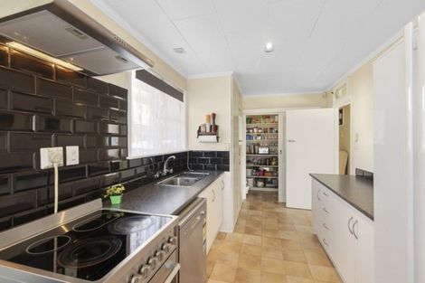 Photo of property in 368 George Street, Stokes Valley, Lower Hutt, 5019