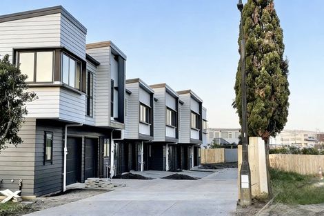 Photo of property in 15b Pipitea Place, Massey, Auckland, 0614