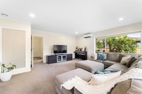 Photo of property in 79 John Downs Drive, Browns Bay, Auckland, 0630