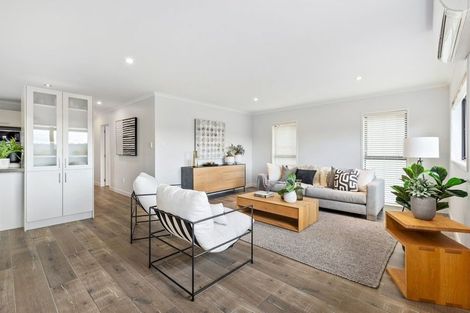 Photo of property in 33 Mural Place, Greenhithe, Auckland, 0632