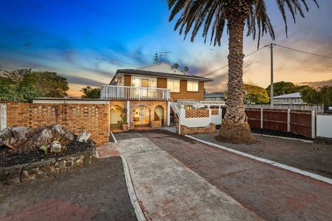 Photo of property in 1/100 Titirangi Road, New Lynn, Auckland, 0600