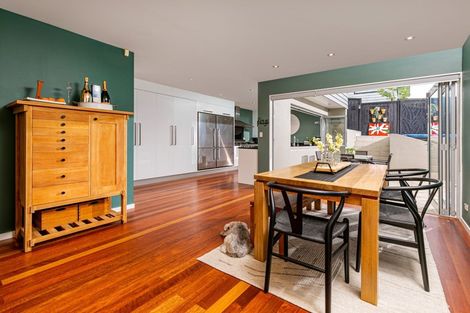 Photo of property in 20a Hebron Road, Waiake, Auckland, 0630