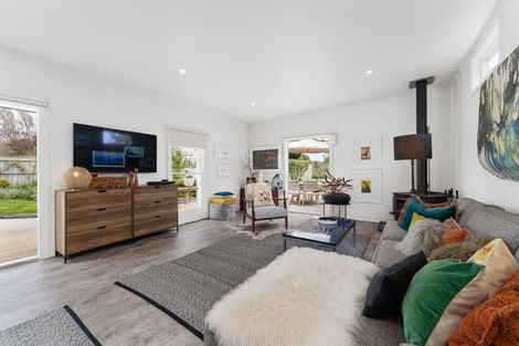 Photo of property in 2 Gleeson Road, Manakau, Levin, 5573