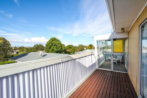 Photo of property in 4/100 Titirangi Road, New Lynn, Auckland, 0600