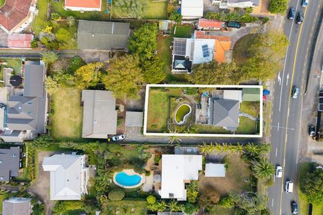 Photo of property in 133 Glenfield Road, Hillcrest, Auckland, 0626