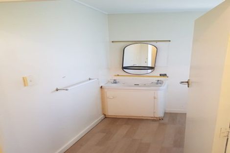 Photo of property in 2/7 Huapai Street, Onehunga, Auckland, 1061