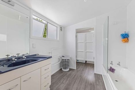 Photo of property in 32 Pendarves Street, New Plymouth, 4310