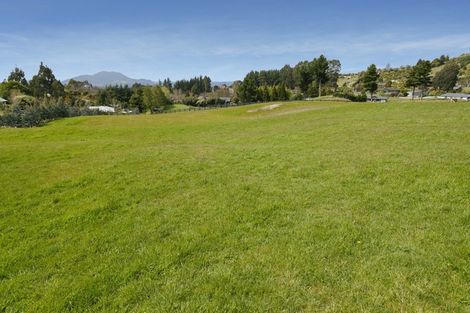 Photo of property in 2 Lochinvar Lane, Acacia Bay, Taupo, 3385