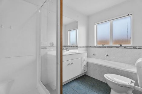 Photo of property in 8 Hagen Close, Golflands, Auckland, 2013