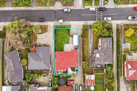 Photo of property in 28 Kingdale Road, Henderson, Auckland, 0610