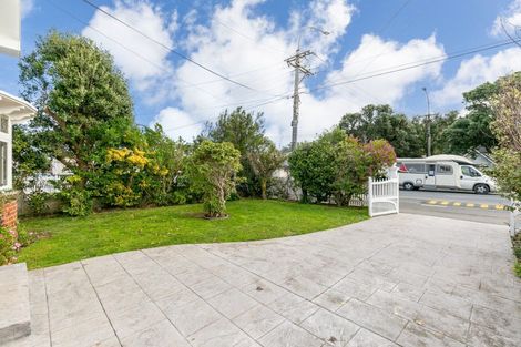 Photo of property in 255 The Parade, Island Bay, Wellington, 6023