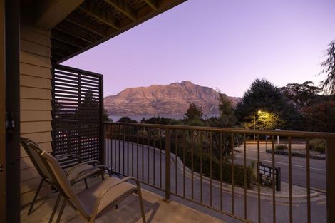 Photo of property in Arno Apartment, 9/8 Mckerrow Place, Sunshine Bay, Queenstown, 9300