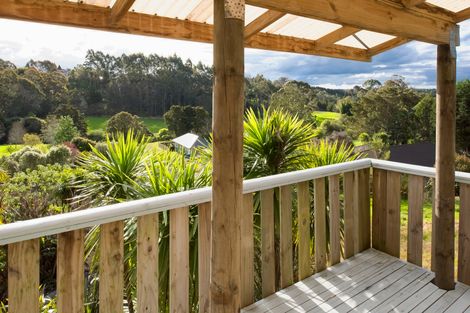Photo of property in 9 Greenview Heights, Kerikeri, 0230