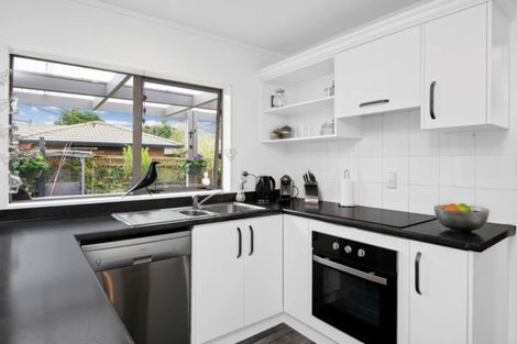 Photo of property in 6 Lushington Place, Huntington Park, Auckland, 2013