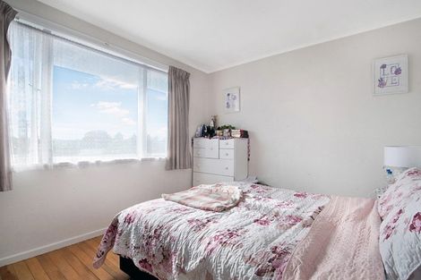 Photo of property in 18 Sherwood Avenue, Te Atatu South, Auckland, 0610