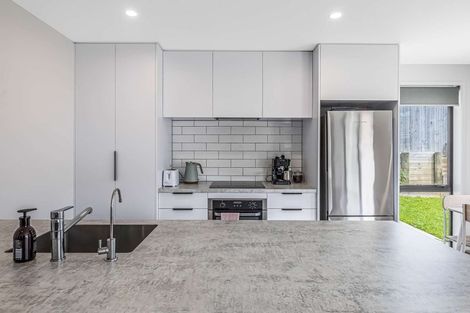 Photo of property in 10 Rehua Place, Waiwhakaiho, New Plymouth, 4312