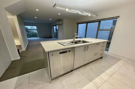 Photo of property in 5/61 Black Rock Road, Newlands, Wellington, 6037