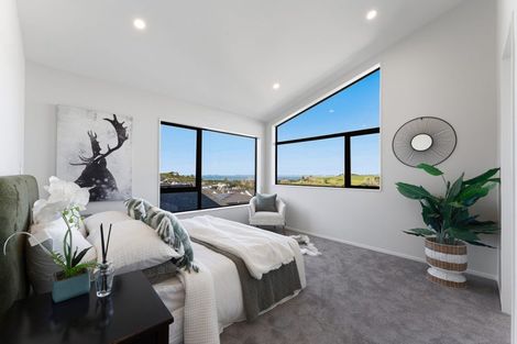 Photo of property in 25 Kumukumu Road, Long Bay, Auckland, 0630