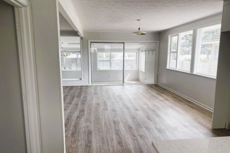 Photo of property in 37b Cobham Crescent, Kelston, Auckland, 0602