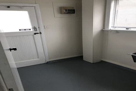 Photo of property in 34 Cook Street, Marfell, New Plymouth, 4310