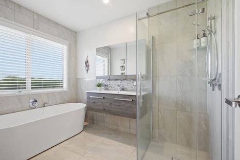 Photo of property in 42 Cassinia Close, Papamoa Beach, Papamoa, 3118