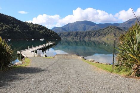 Photo of property in 10 Worlds End Road, Tennyson Inlet, 7195