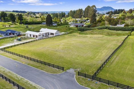 Photo of property in 15 Lochinvar Lane, Acacia Bay, Taupo, 3385