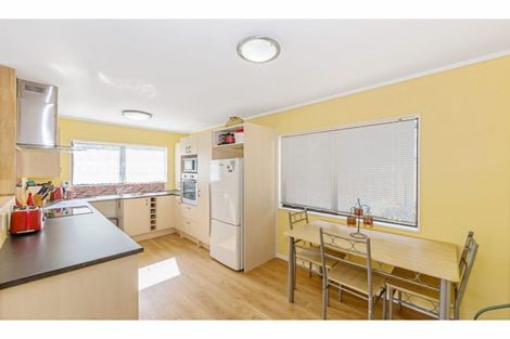 Photo of property in 2/546 Glenfield Road, Glenfield, Auckland, 0629